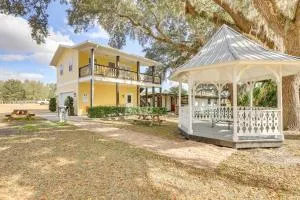 Nature Coast Hideaway with Deck on 5 Acres - Williston