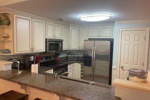 Brass Rail 319-Premier Condo on Tybee Island-Sleeps 10-2 Pools & Spa