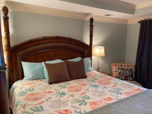 Brass Rail 319-Premier Condo on Tybee Island-Sleeps 10-2 Pools & Spa