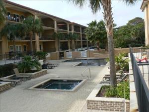 Brass Rail 319-Premier Condo on Tybee Island-Sleeps 10-2 Pools & Spa