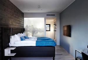 Deluxe Double Room with Balcony and Sea View room in Marholmen