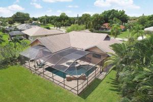 New lanai! Electric-heated pool home with spa in quiet neighborhood - Villa Milano