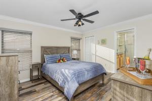 Villa Mahana - Family-friendly salt water electric-heated pool home wGulf access - SWFL Rentals