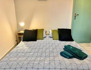 Creux de lÉglise - 2 Appartements cosy, 2 Salles de Bains, 8 personnes