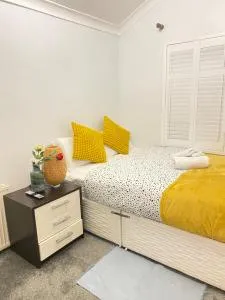 Cosy and lovely 4 bedroom - Erith