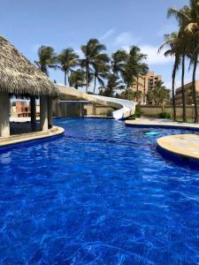 Bello Flat Duplex full equipo con acceso a la playa