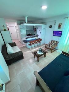 Bello Flat Duplex full equipo con acceso a la playa