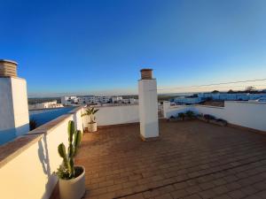 Apartamentovistasconil, ático con piscina, jardín, pista de pádel y solárium