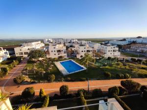 Apartamentovistasconil, ático con piscina, jardín, pista de pádel y solárium