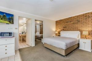 Golden Square Motor Inn