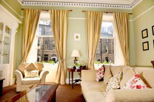 Elegant New Town Georgian city centre flat