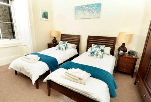 Elegant New Town Georgian city centre flat