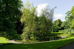 Elegant New Town Georgian city centre flat