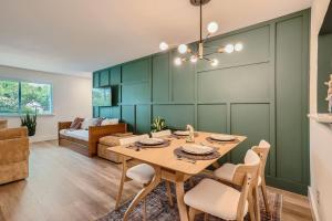 South Austin Bachelorette Hideaway - Sleeps 8