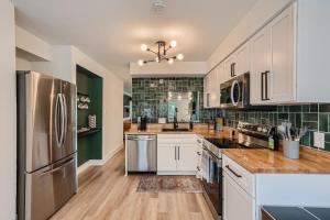 South Austin Bachelorette Hideaway - Sleeps 8