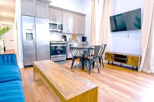 Governors Apartment - 2 bedroom - Steps to FQ