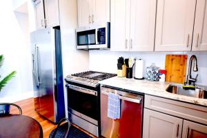 Governors Apartment - 2 bedroom - Steps to FQ