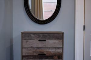 Governors Apartment - 2 bedroom - Steps to FQ