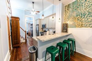 Ursulines Historic Creole Cottage- Steps to Qtr -E