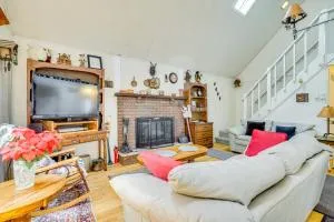 Pocono Country Place Cabin with Community Perks! - Cresco