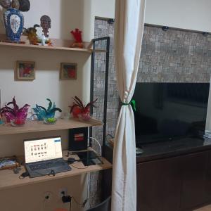 Sofa cama em sala adaptada com Ar condicionado