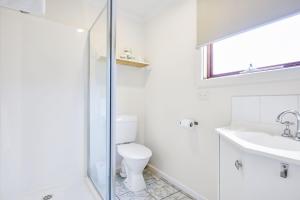 Coastal Oasis Charming Retreat Steps from Rye Beach - Dundas 5