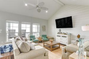 Oceanfront Crystal Beach Vacation Home with Deck!