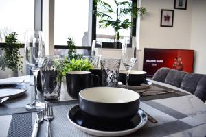 New Stylish City Apartment free parking sleeps 5 or 6