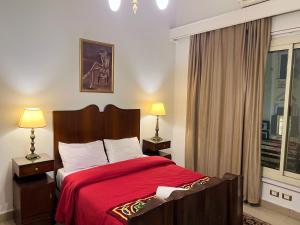 Timeless Classic 3BR Apt in Downtown - Mint 8