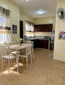 Bacolod Bungalow House - Max 6 Pax