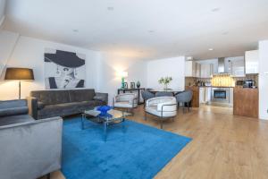 Elegant Mayfair Apartment 5