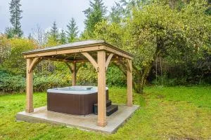 Beaver's Den Private Cozy Experience - Beaver