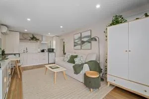 Lake Wakatipu & Mountain Views, Close To Downtown - Garston