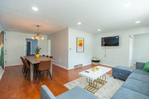 Game room Hot tub Fire pit 2 miles to ND