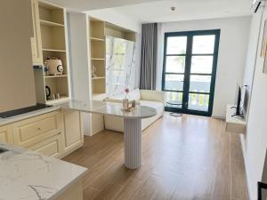 Leo Apartment