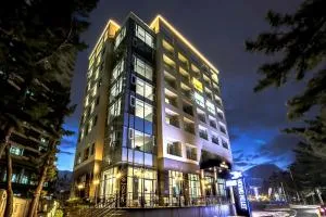 Hound The Blue Hotel - Tŭngmyŏng-ni