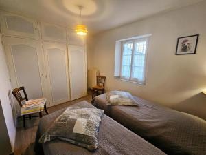Maisons de vacances Gite charmant pres de Tours et Amboise avec Wi-Fi, cour privative, garage a velos, accepte animaux - FR-1-381-503 : Maison de Vacances (4 Adultes)