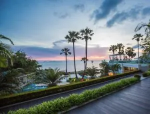 The Palm Wongamat - 2BR Luxury Beachfront Suite - Ocean View - Ban Bang Kalo