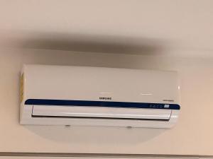 Modern apt with air conditioner