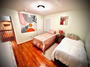 Stylish Detroit 3 bedroom 4 bed office bar