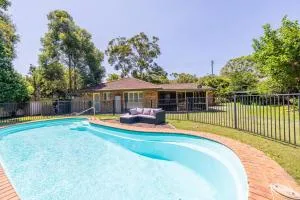 Salamander Sanctuary, 204 Salamander Way - pool, pets, linen, aircon, Wi-Fi - Corlette