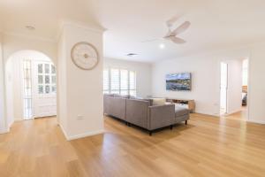 Salamander Sanctuary, 204 Salamander Way - pool, pets, linen, aircon, Wi-Fi