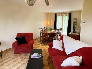 Maisons de vacances Gite avec SPA et sauna dans le Val de Loire - FR-1-381-607 : photos des chambres