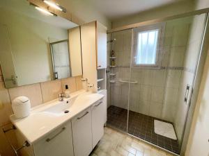 Maisons de vacances Gite avec SPA et sauna dans le Val de Loire - FR-1-381-607 : photos des chambres