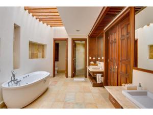 Villa Cayuco con vista al lago, Cap Cana