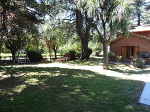 Casa serrana frente al valle