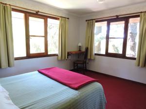 Casa serrana frente al valle