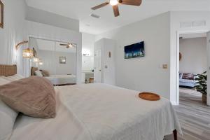 2722 CLUB CORTILE UNIT B 3BED