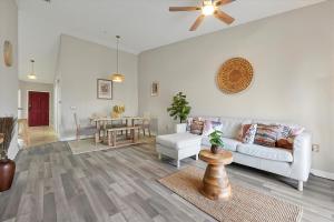 2722 CLUB CORTILE UNIT B 3BED