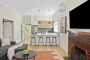 Wilson House - Central Character Home - Port MacDonnell